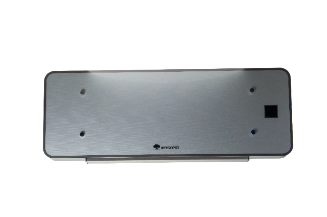 Elegants MyCond Silver Glass Wall sērijas ventilatoru spirāļu bloks ar modernu dizainu.