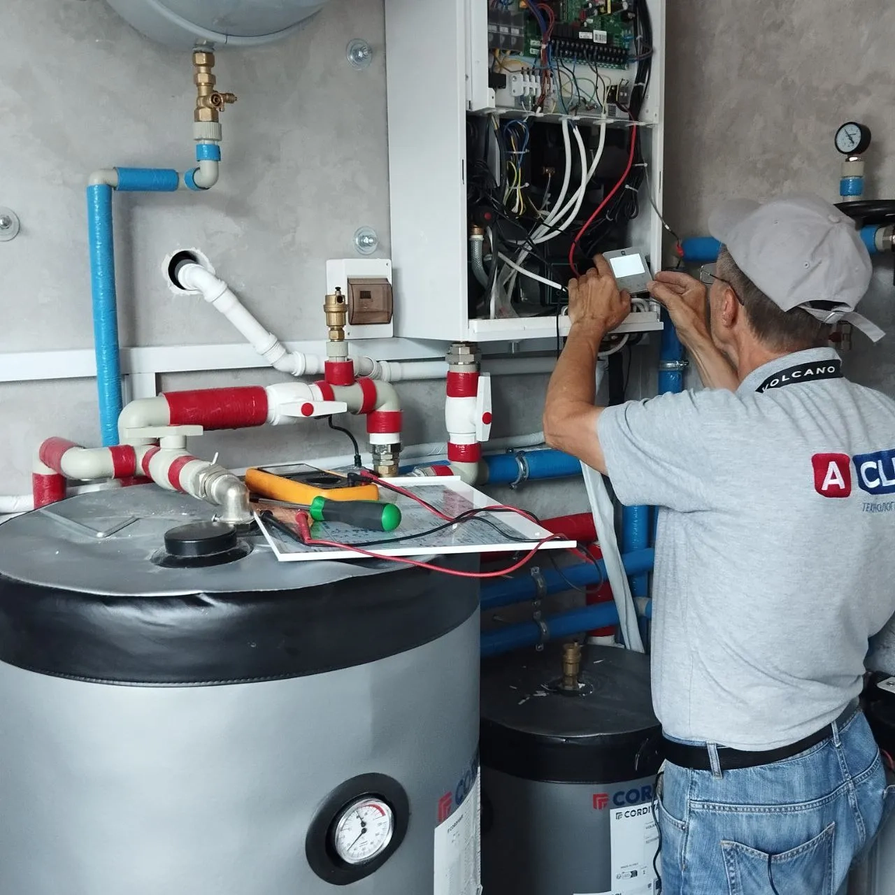 Atsevišķi stāvoša māja ar Mycond Split siltumsūkņiem BeeHeat sērijā