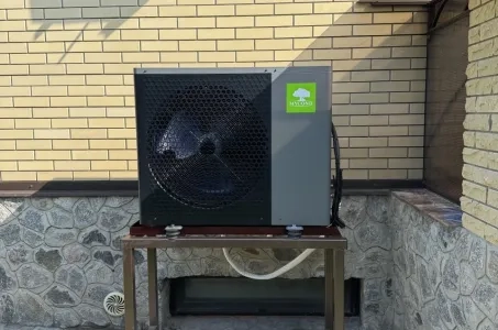 Mājiņa aprīkota ar Mycond Split siltumsūkņiem BeeHeat sērijā